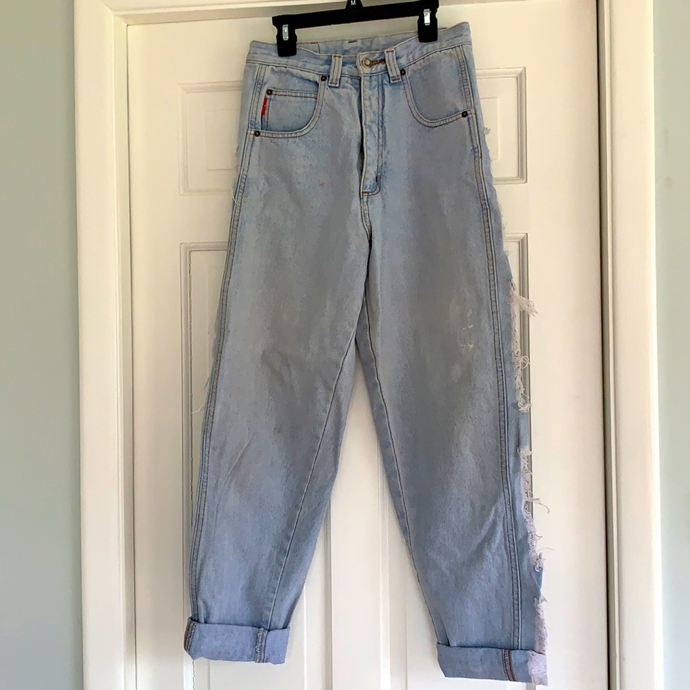 High-waisted 80s jeans